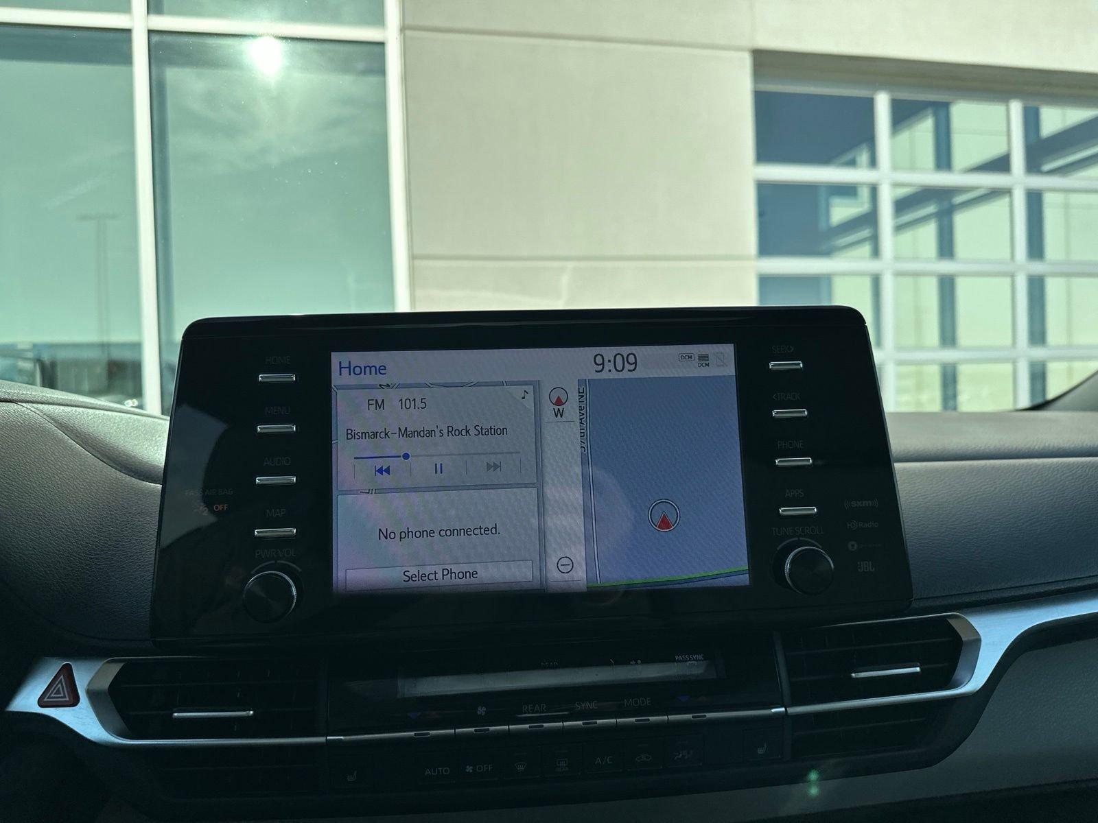 Used 2022 Beige Toyota XLE image 59