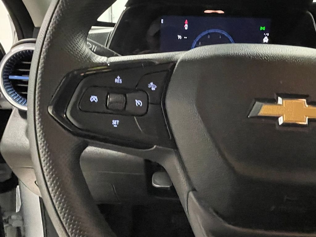 Used 2025 White Chevrolet LT image 30