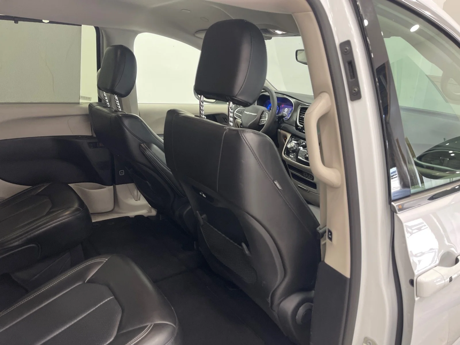 Used 2023 Bright White Clearcoat Chrysler Touring L FWD image 48