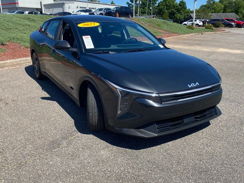 2025 Kia K4 LXS AT's photo