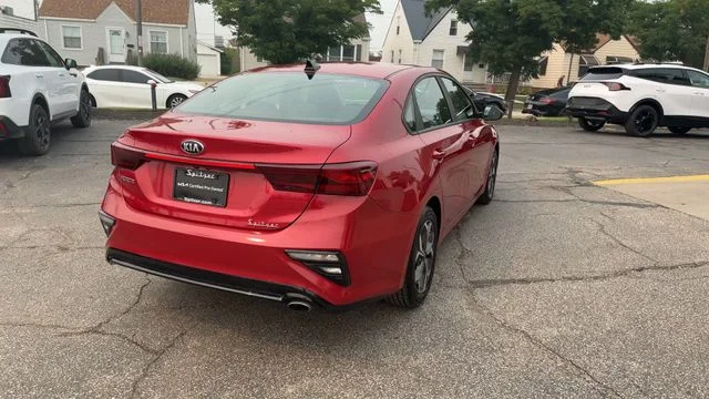 Used 2019 Red Kia LXS image 8