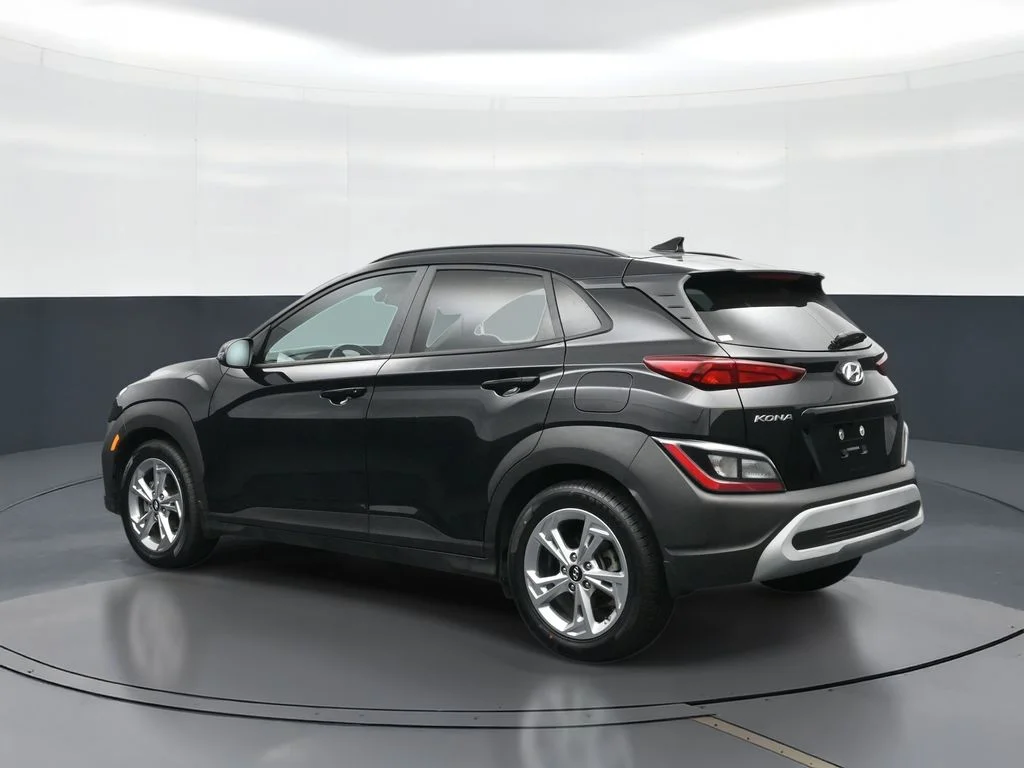 Used 2023 Black Hyundai SEL image 3