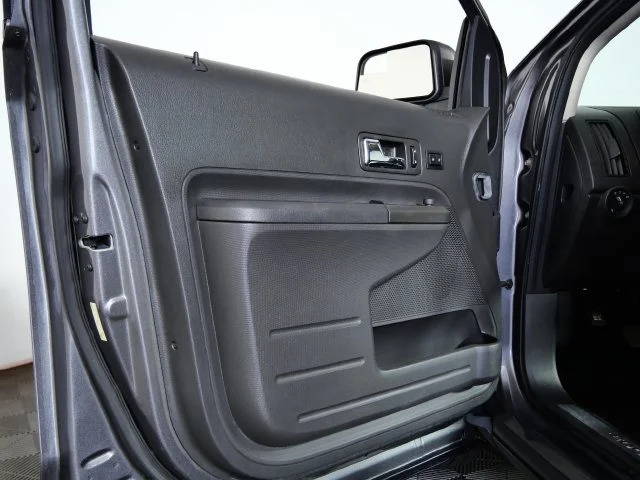 Used 2009 Gray Ford Limited image 16