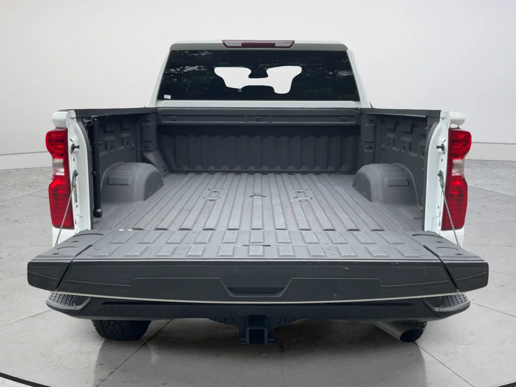 Used 2025 White Chevrolet Custom image 19