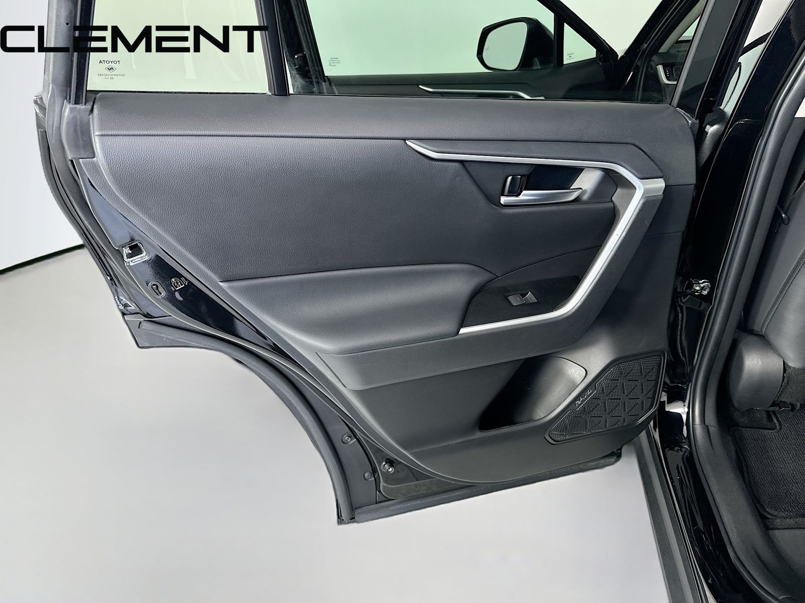 2023 Toyota RAV4 XLE Premium - Photo 32