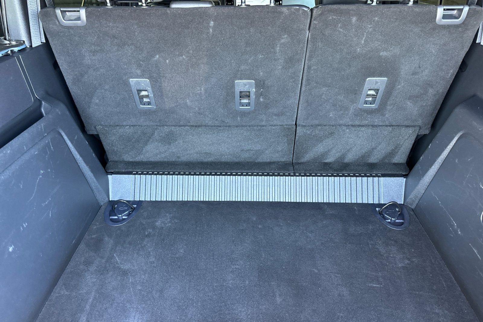 Used 2025 Gray Ford Badlands image 15