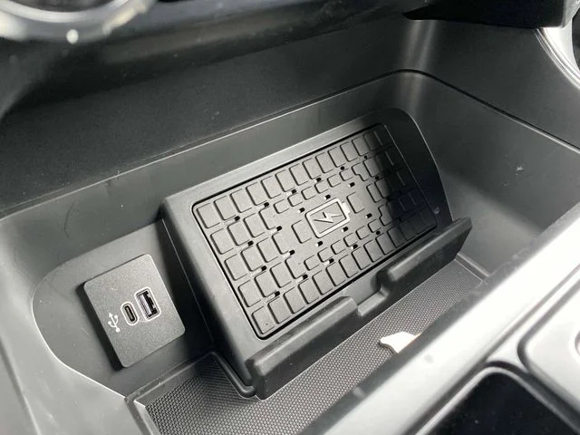 New 2025 Oxford White Ford XLT image 17