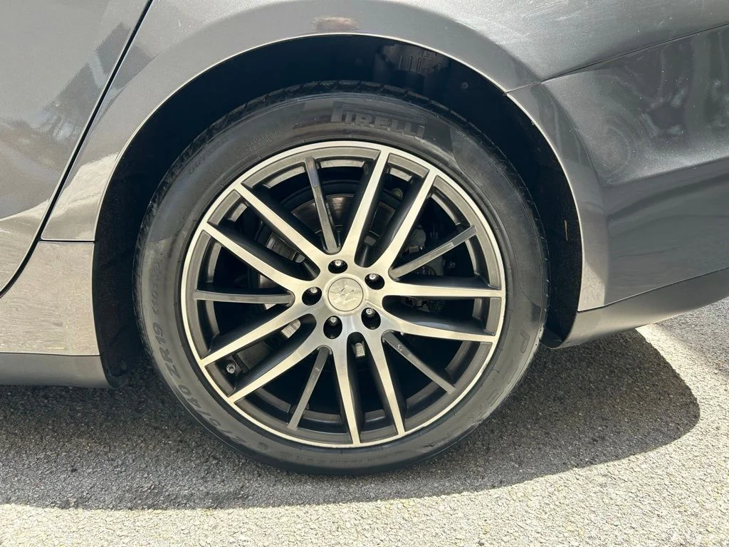 Used 2014 Gray Maserati Base image 19