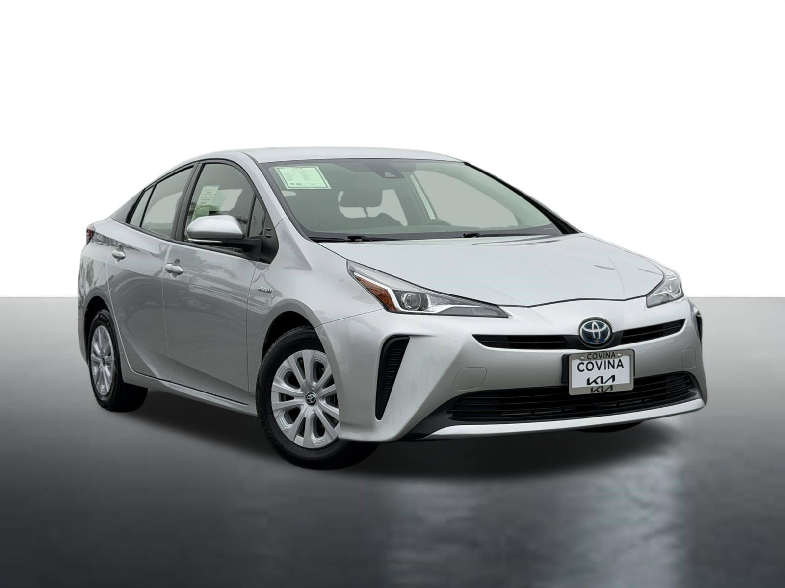 2022 Toyota Prius L Eco FWD's photo