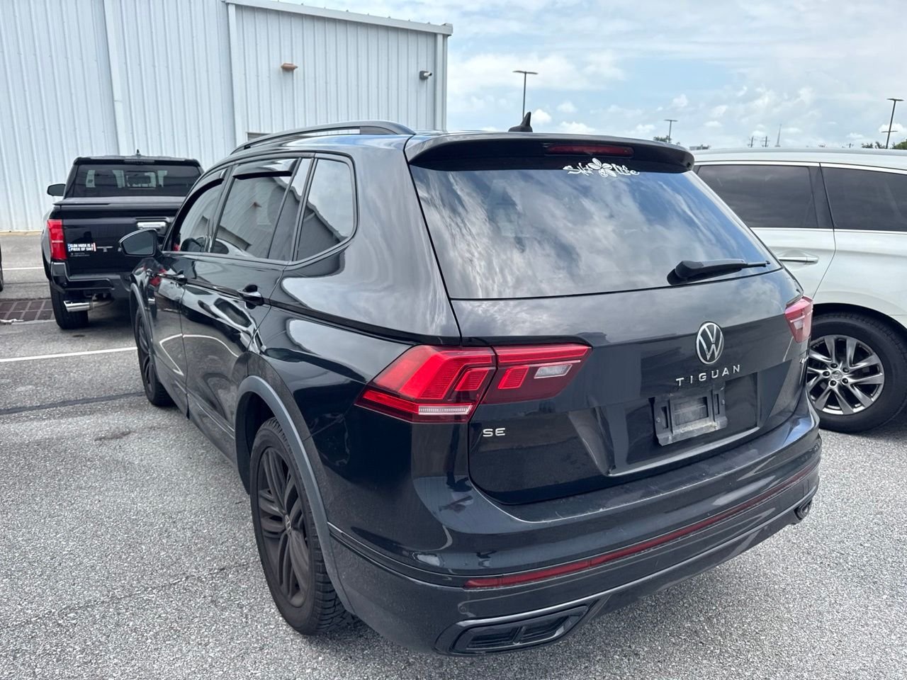 Used 2022 Black Volkswagen 2.0T SE R-Line Black image 10