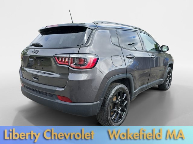 Used 2023 Granite Crystal Metallic Clearcoat Jeep Altitude image 7