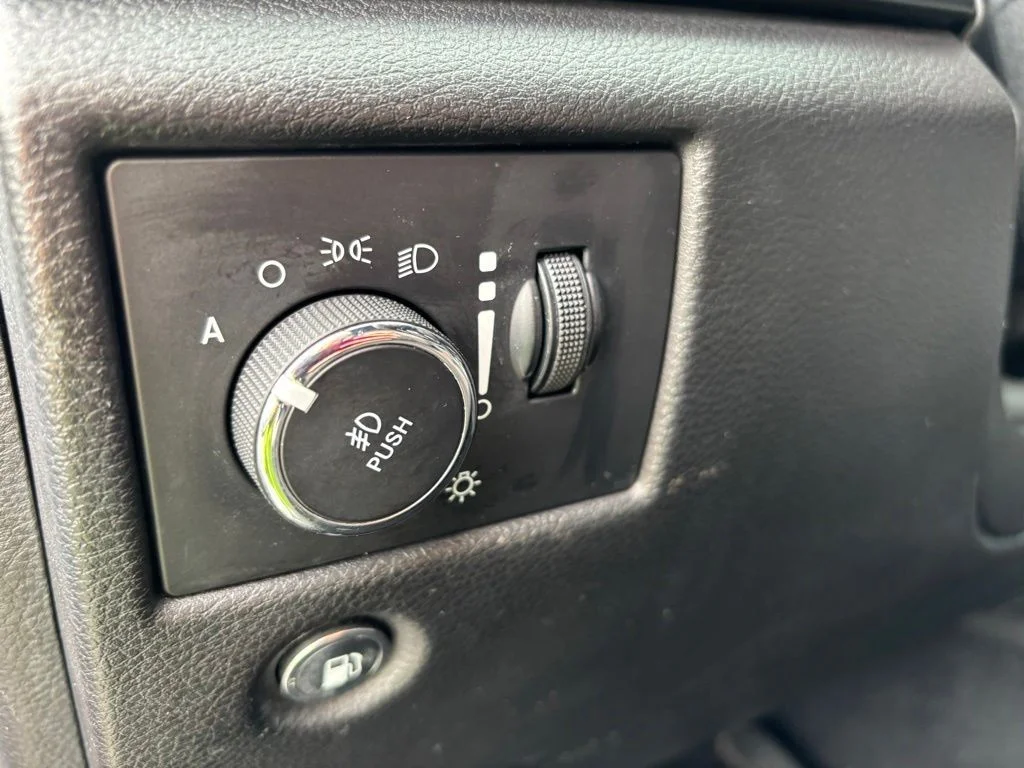 Used 2020 Black Jeep Laredo image 35