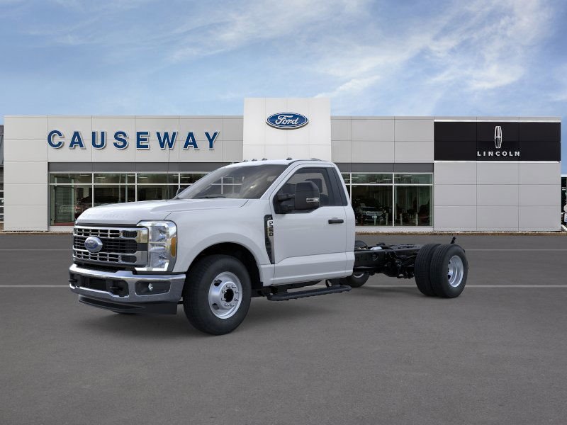 New 2026 Oxford White Ford F-350® XL image 34