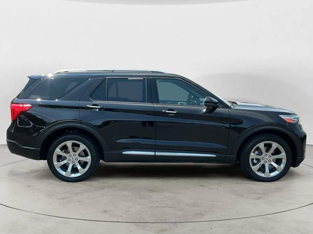 Used 2020 Black Metallic Ford Platinum image 4