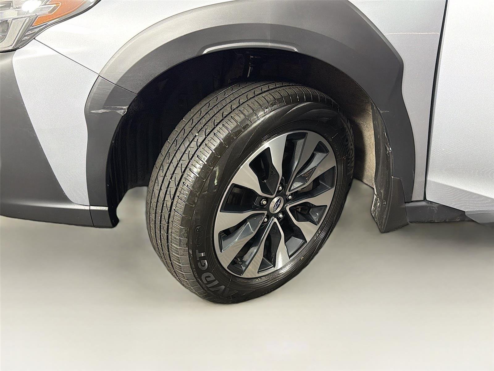 Used 2025 Ice Silver Metallic Subaru Limited image 38