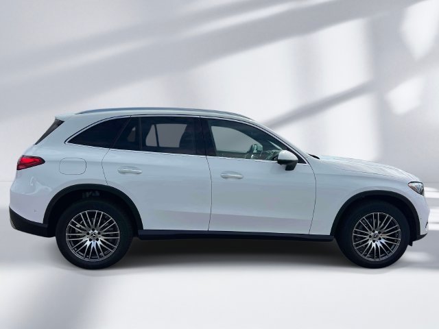 New 2027 Polar White Mercedes-Benz GLC 300 image 4