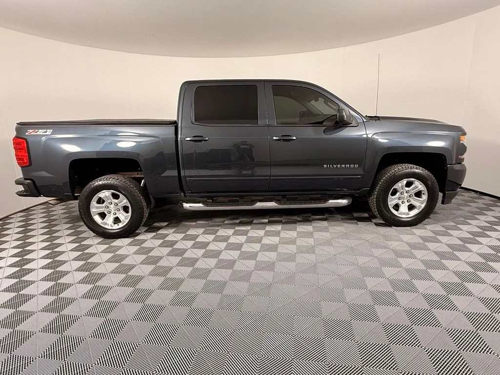 Used 2017 Gray Chevrolet LT image 7