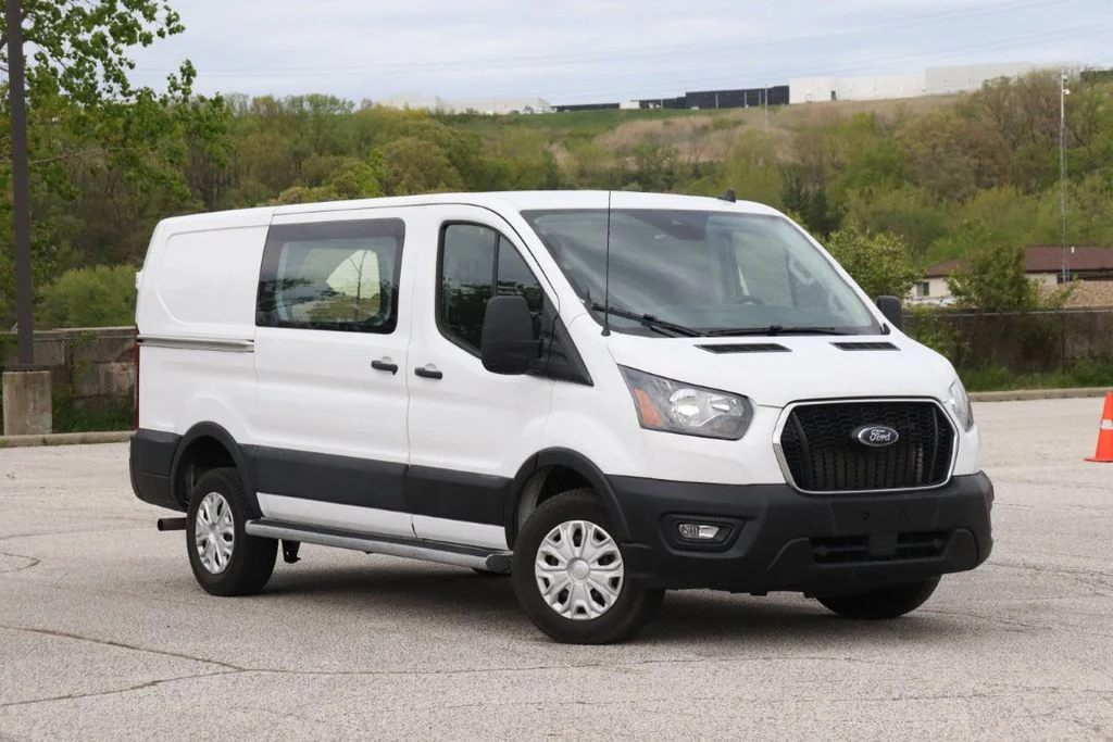 Used 2025 Oxford White Ford Base image 2