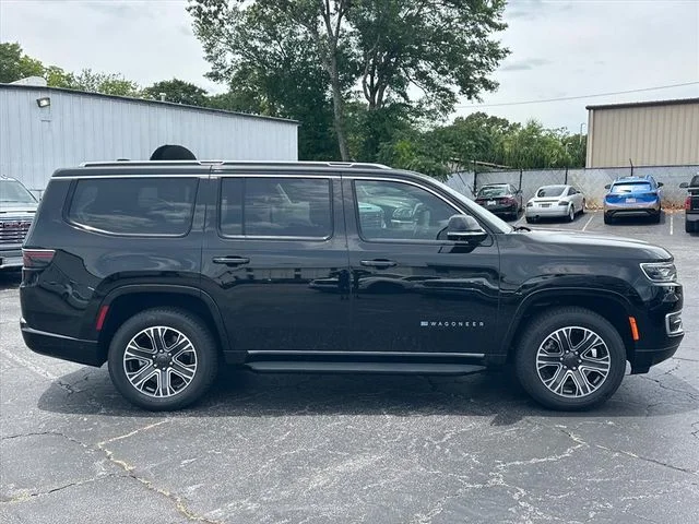 Used 2023 Black Jeep Base image 12