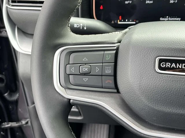 New 2026 Baltic-Gray Metallic Clear-Coat Exterior Paint Jeep Limited Altitude image 24