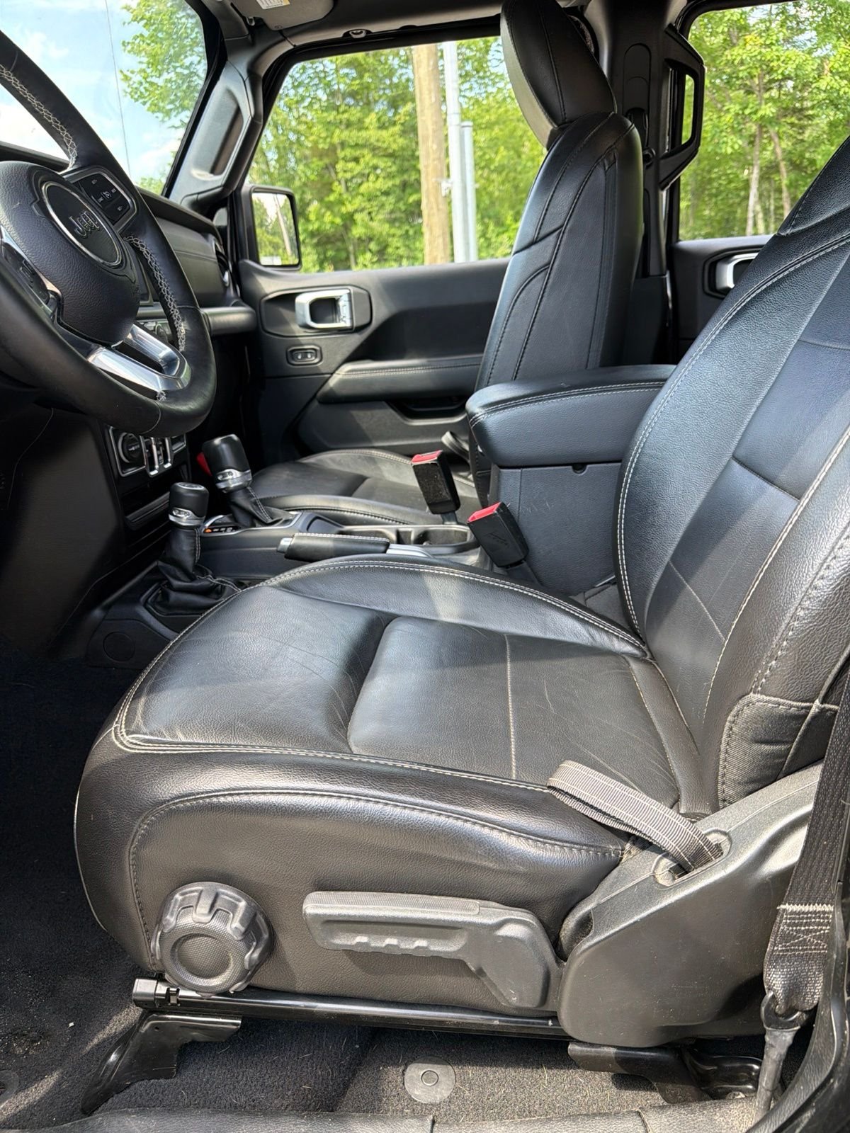 Used 2020 Black Jeep Unlimited Sahara image 19