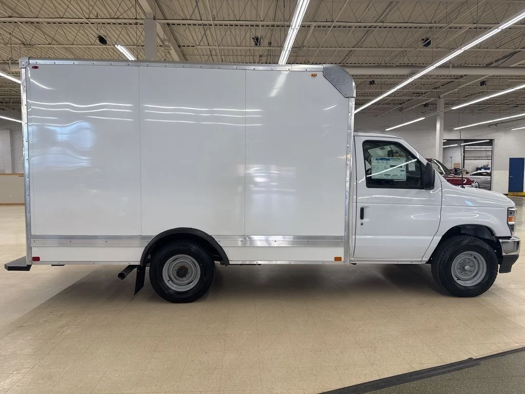 New 2025 Oxford White Ford E-350 SRW image 8