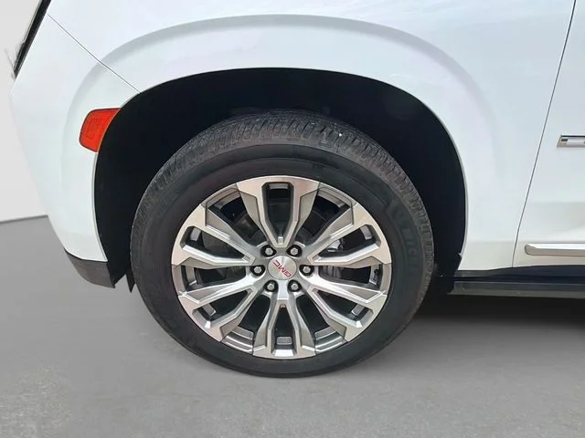 Used 2022 White GMC Denali image 12