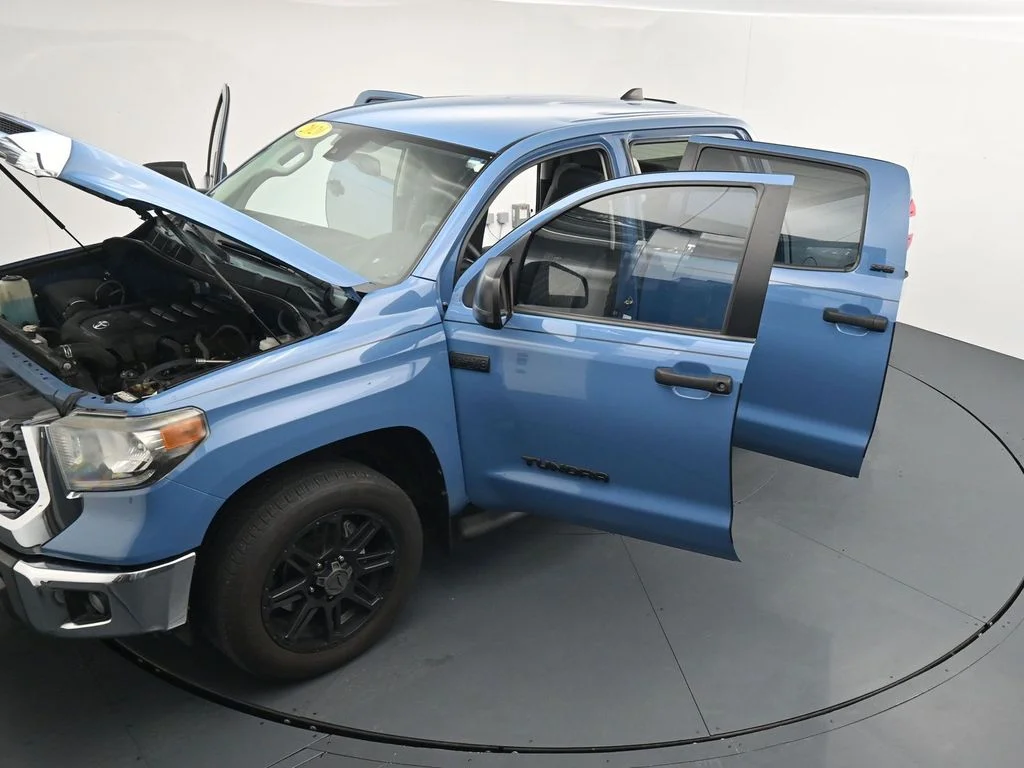 Used 2020 Blue Toyota SR5 image 39