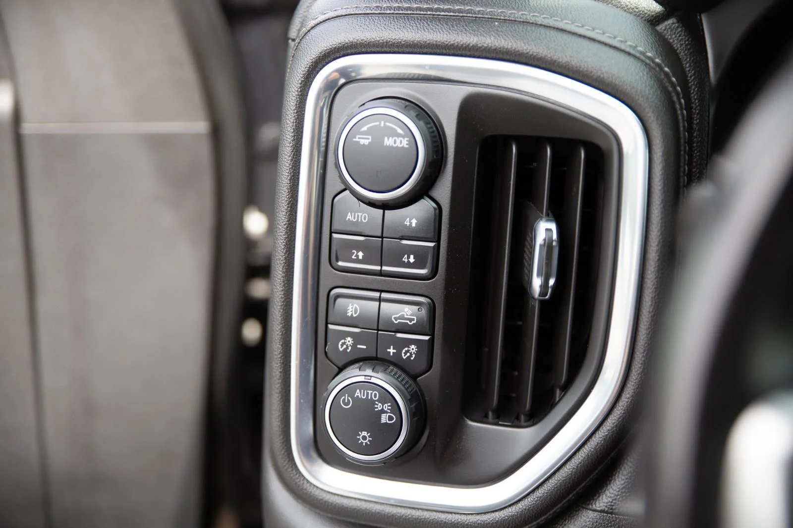 Used 2021 BLACK Chevrolet RST image 17