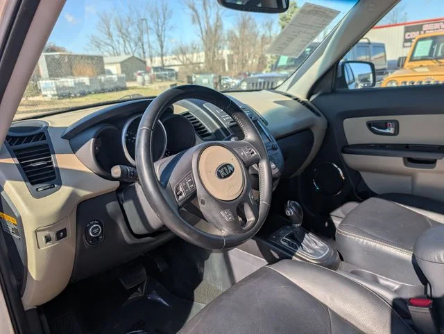Used 2013 Silver Kia Exclaim image 8