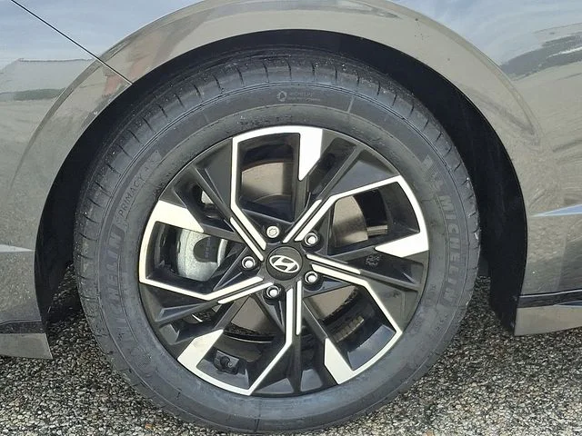 Used 2024 Gray Hyundai SEL image 28