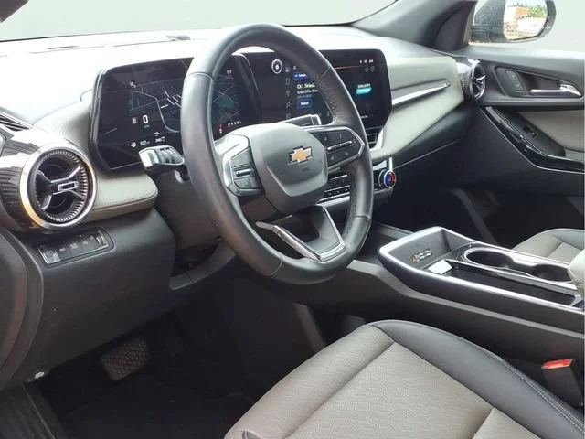 Used 2025 Sterling Gray Metallic Chevrolet LT image 8