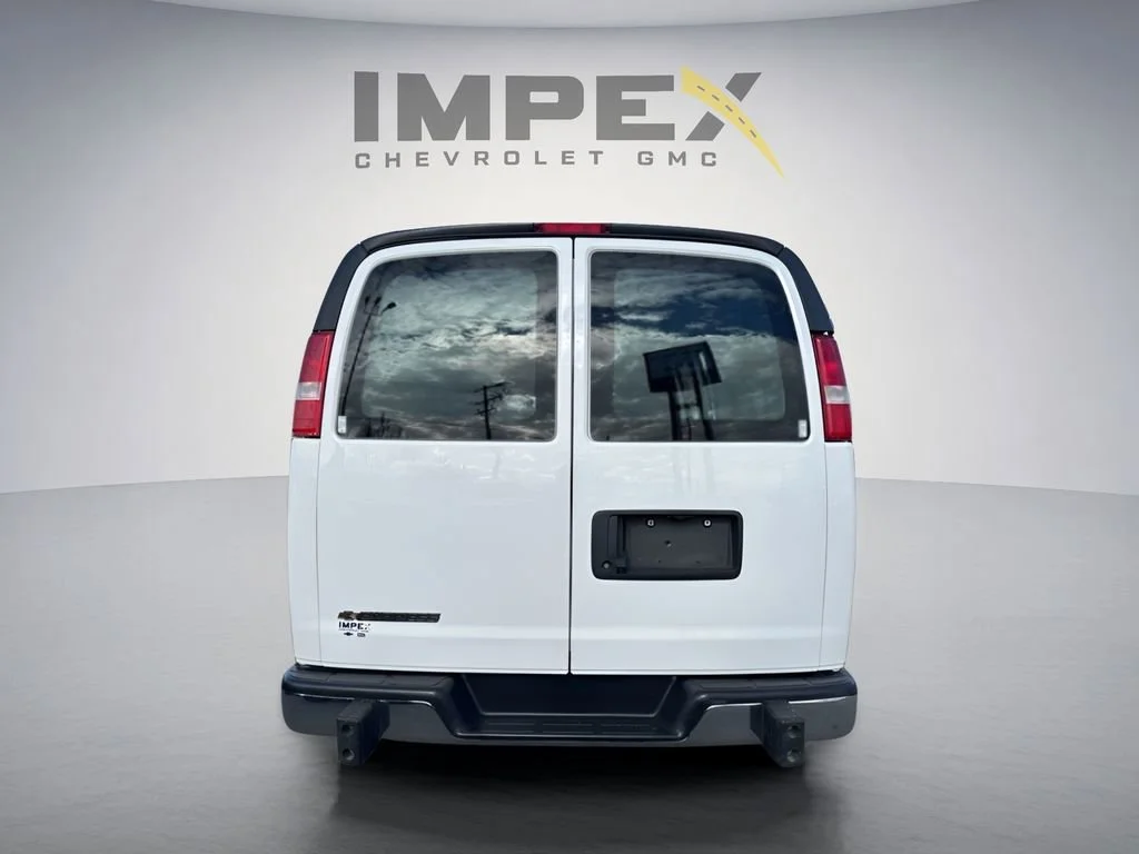 Used 2024 Summit White Chevrolet WT image 4