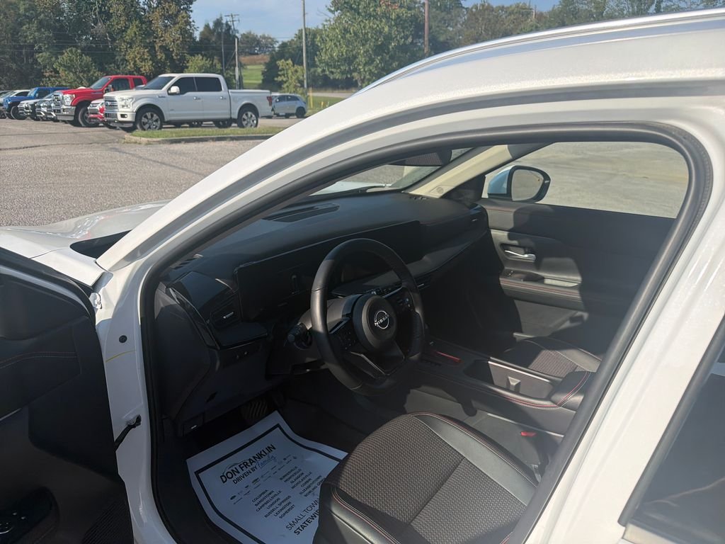 Used 2025 White Nissan SR image 15