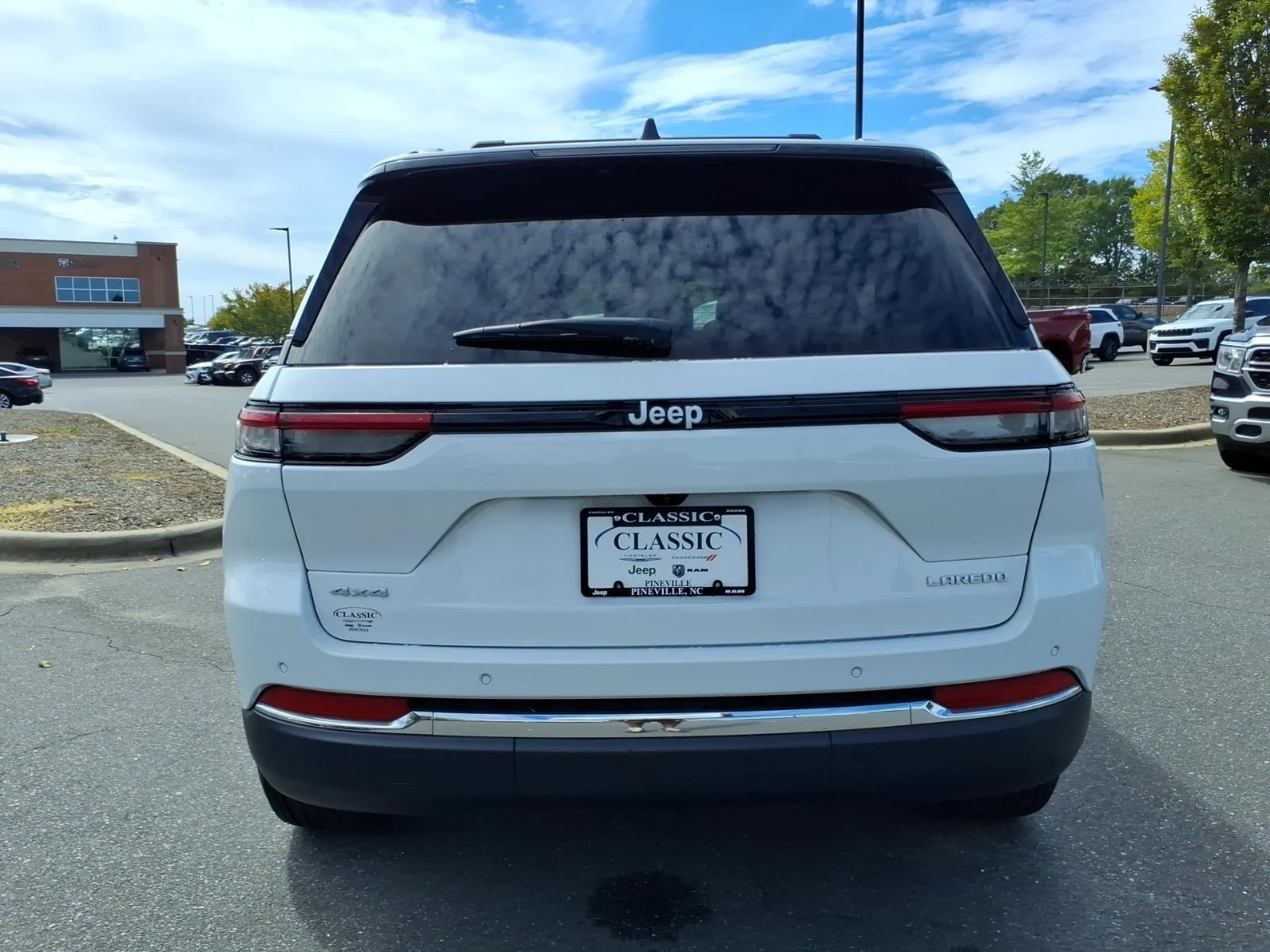 Used 2024 Bright White Clearcoat Jeep Laredo X image 15