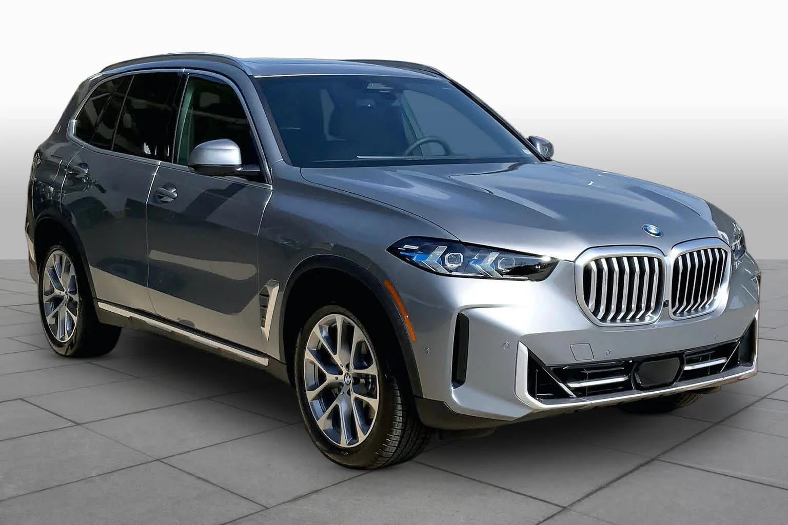 New 2026 Skyscraper Grey Metallic BMW xDrive40i image 2