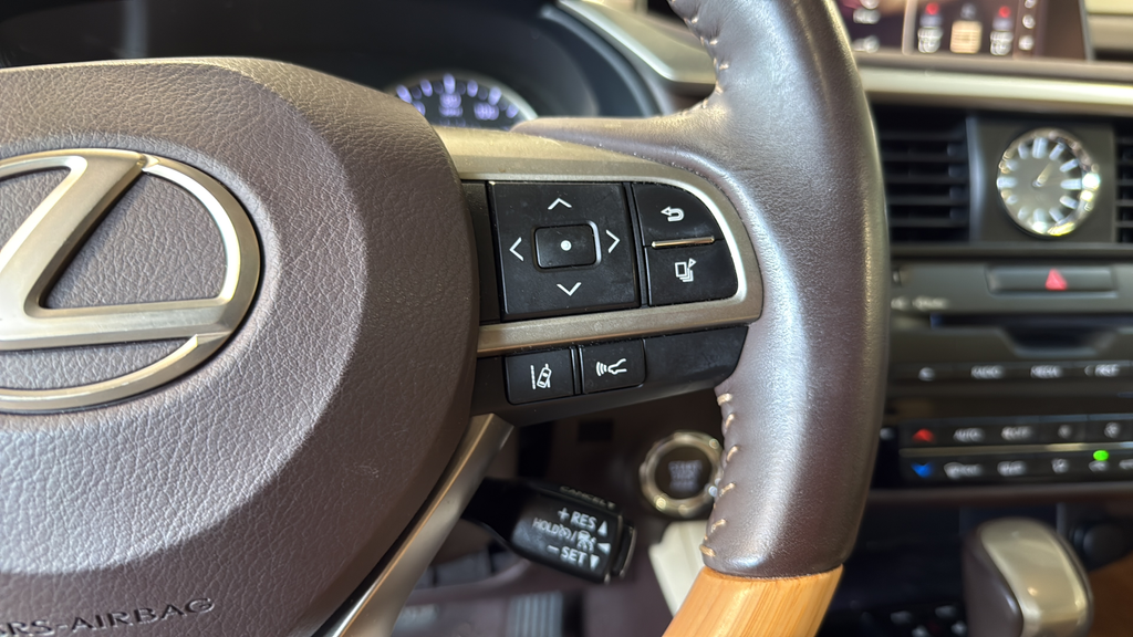 Used 2019 White Lexus 350 image 24