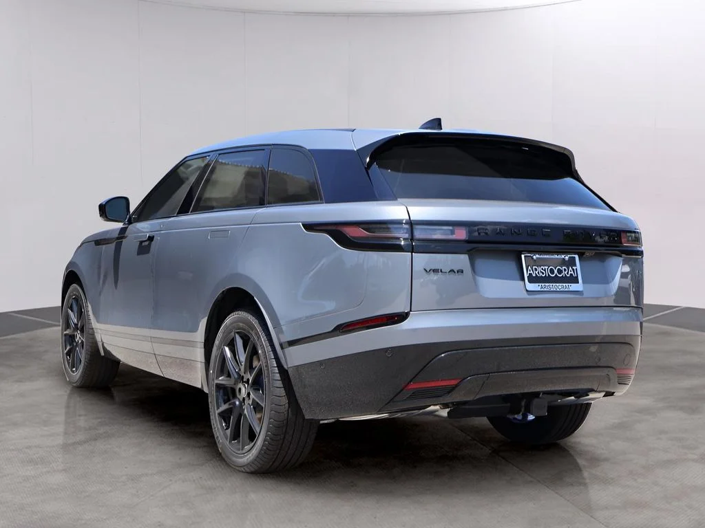 Certified Used 2026 Zadar Gray Premium Metallic Land Rover Dynamic SE image 7
