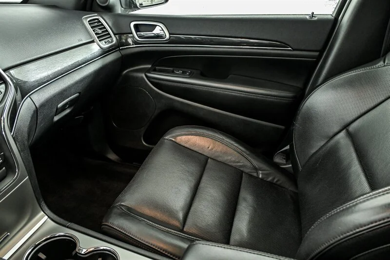 Used 2018 Diamond Black Crystal Pearl Coat Jeep Trailhawk image 29