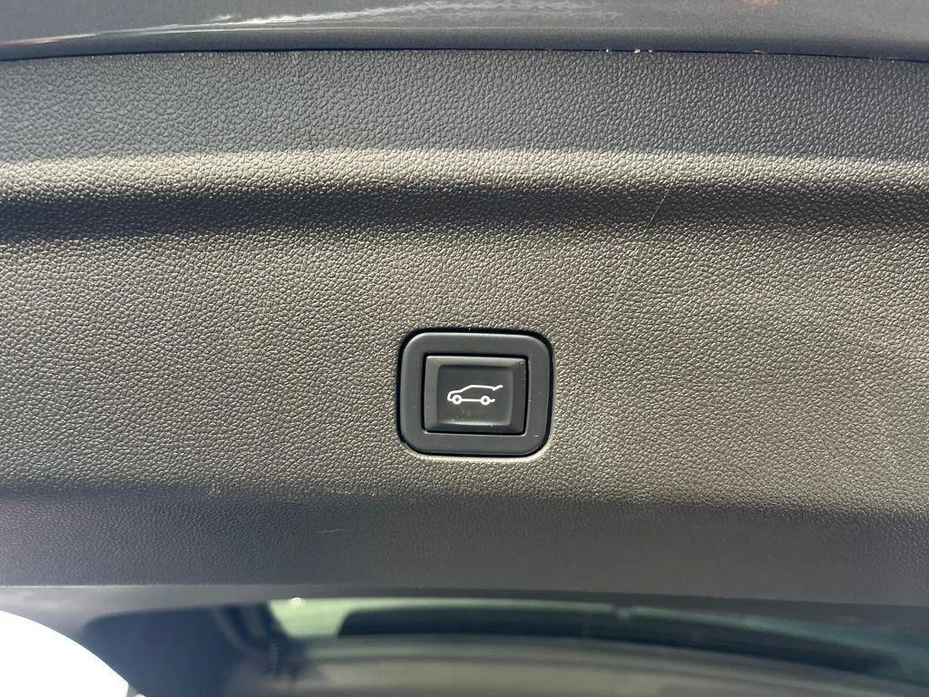 2023 GMC Yukon Denali - Photo 26