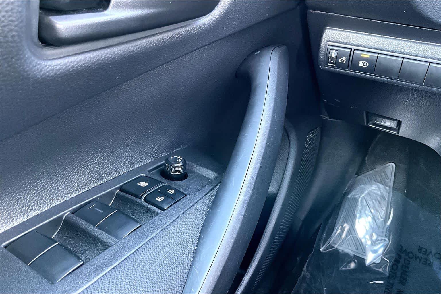 Used 2025 Wind Chill Pearl Toyota LE image 33