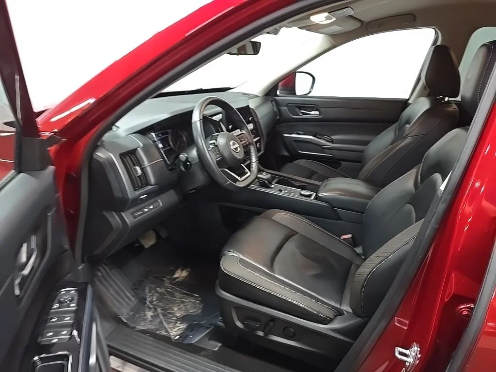 Used 2023 Red Nissan SL image 31