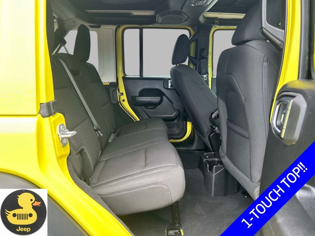 Used 2023  Jeep Sport S image 17