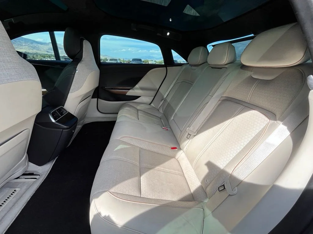 Used 2022  Lucid Grand Touring image 11