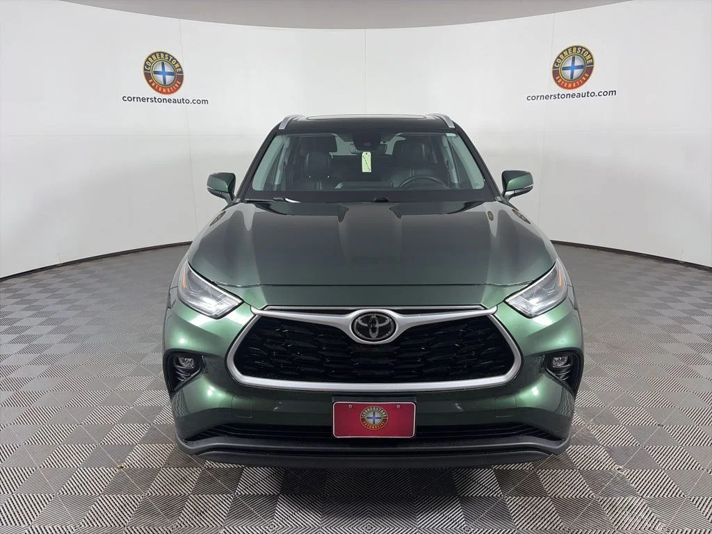 Used 2023  Toyota XLE image 17