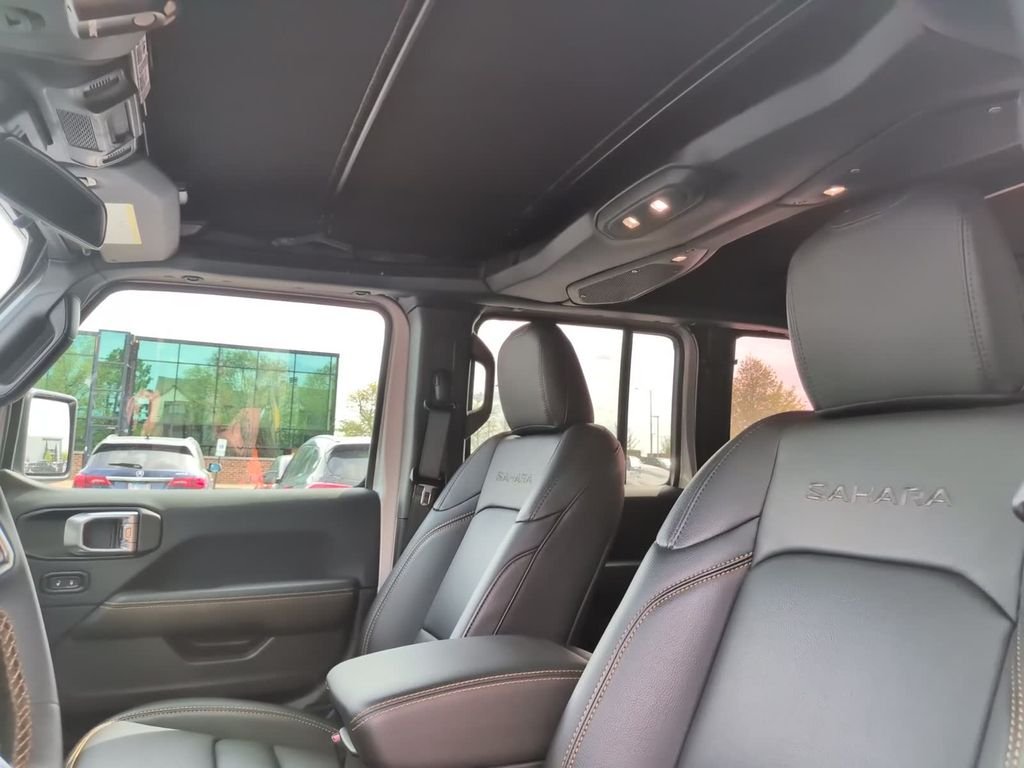Used 2024 Silver Jeep Sahara image 26