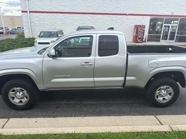 Certified Used 2022 Silver Toyota SR5 image 4