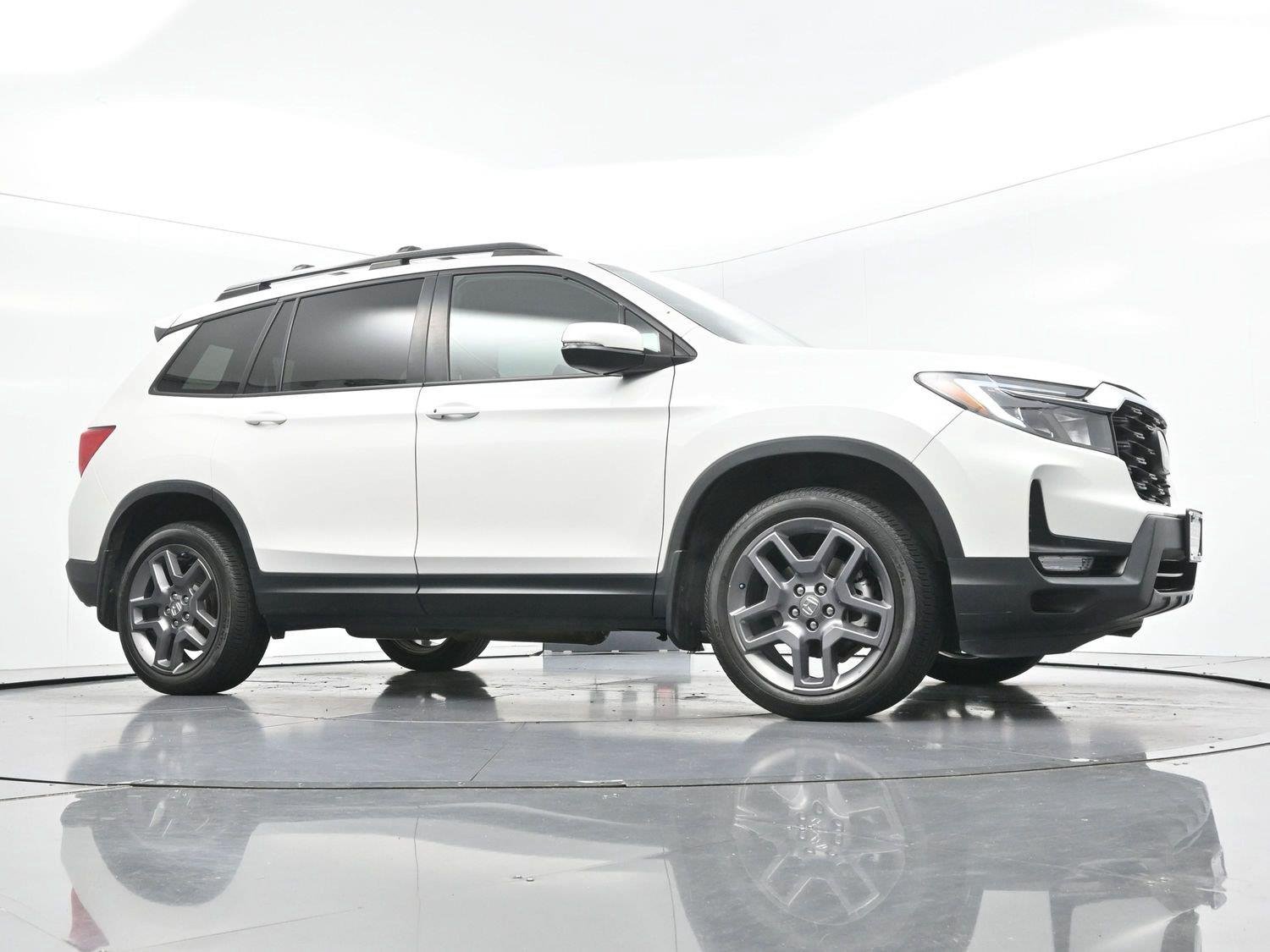 Used 2023 Platinum White Pearl Honda EX-L image 41