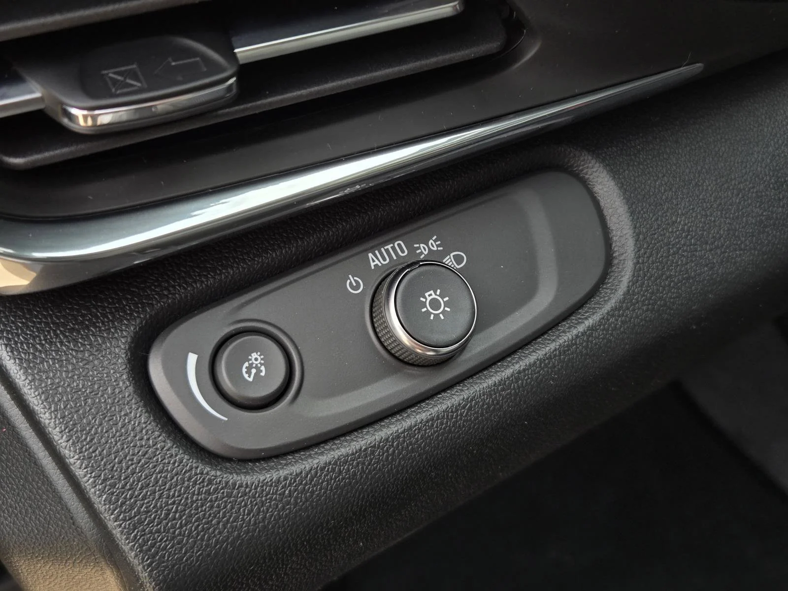 New 2026 Moonstone Gray Metallic Buick Preferred image 6
