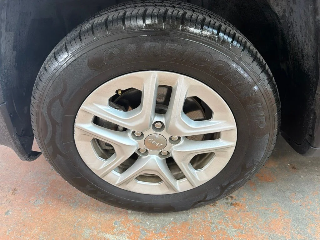 Used 2018 Olive Green Pearlcoat Jeep Sport image 10